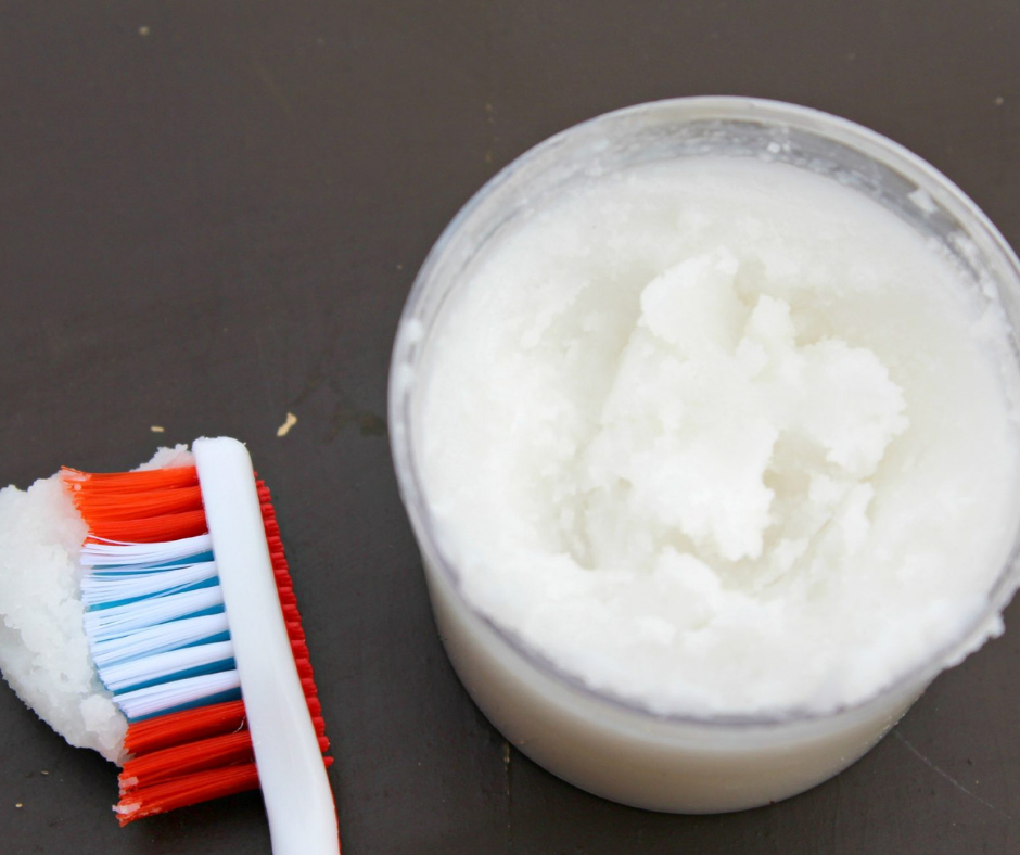 HOW TO MAKE YOUR OWN NATURAL TOOTHPASTE